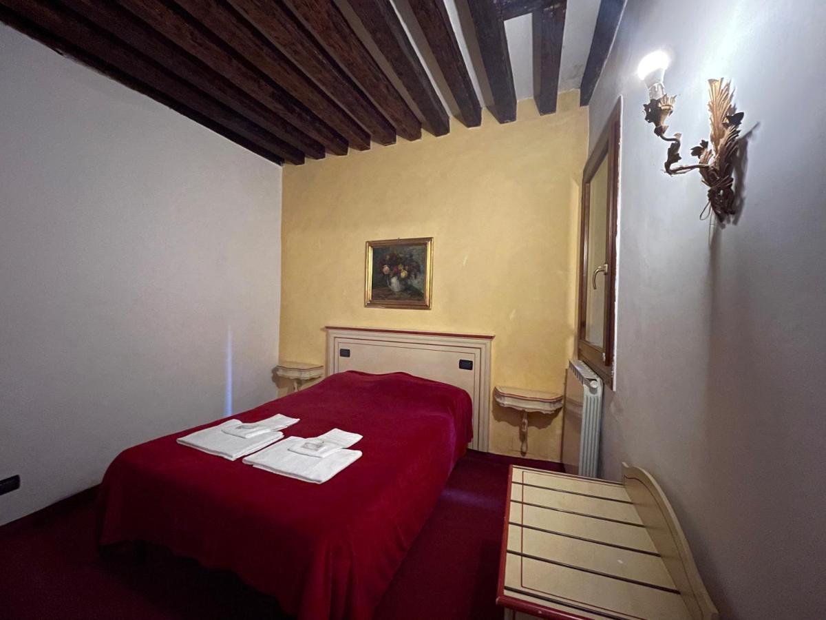 Ai Boteri Hostel Venice Exterior photo