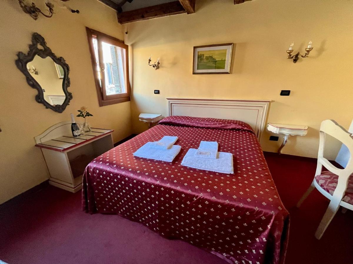 Ai Boteri Hostel Venice Exterior photo