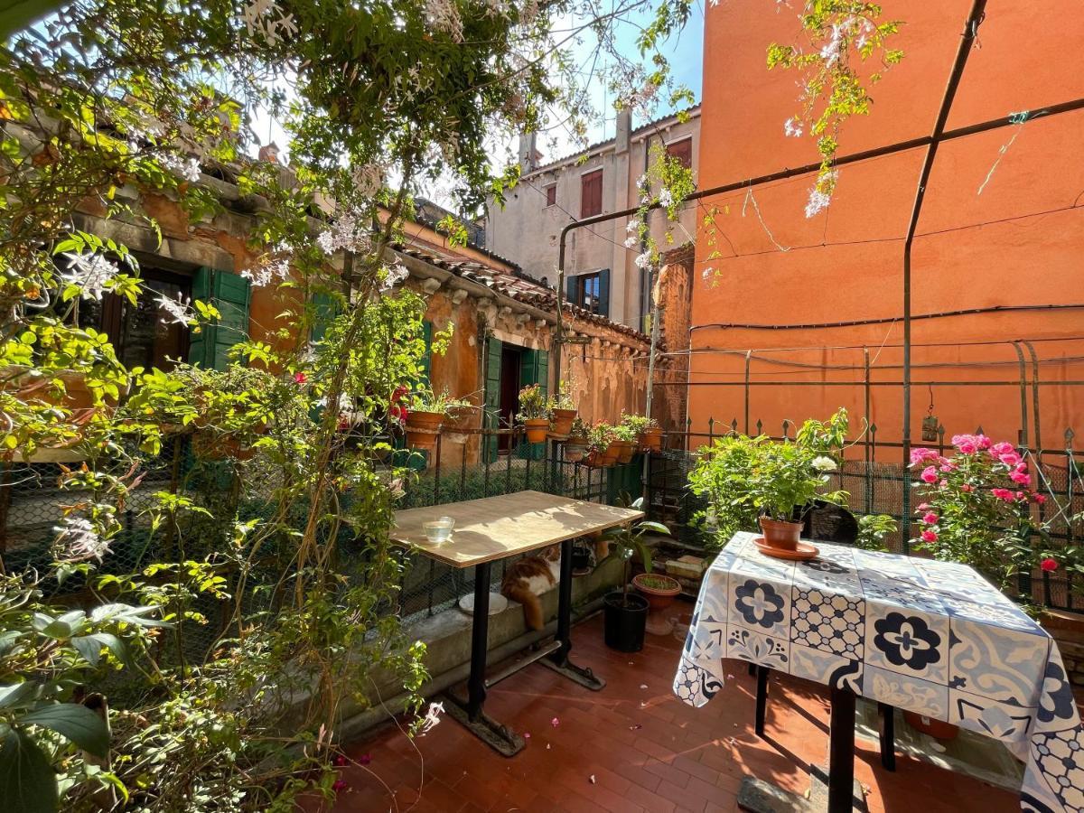 Ai Boteri Hostel Venice Exterior photo