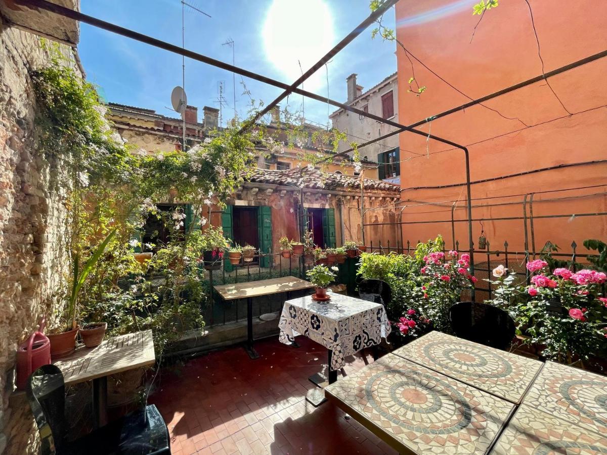 Ai Boteri Hostel Venice Exterior photo