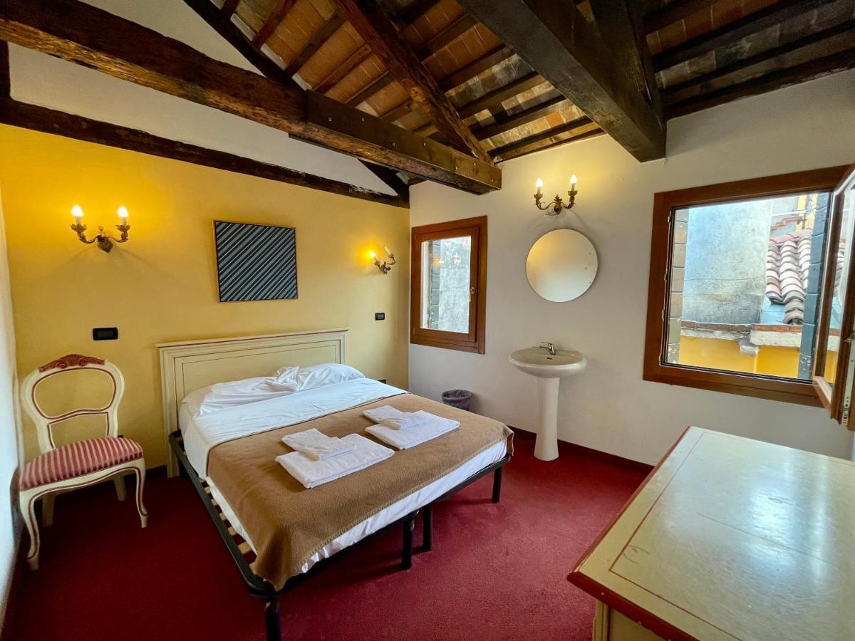 Ai Boteri Hostel Venice Exterior photo