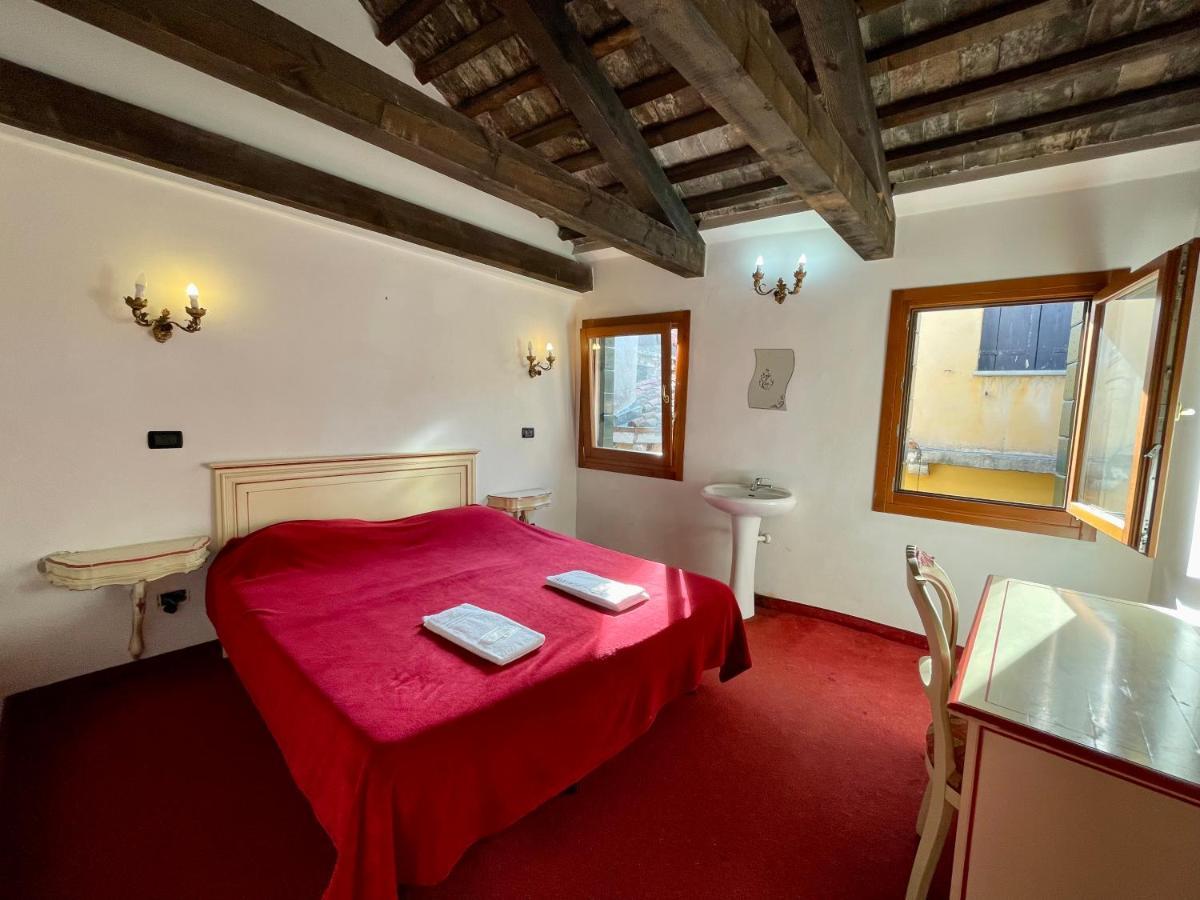 Ai Boteri Hostel Venice Exterior photo