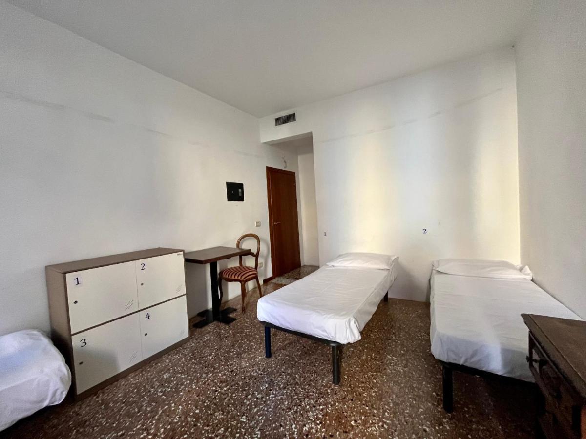 Ai Boteri Hostel Venice Exterior photo