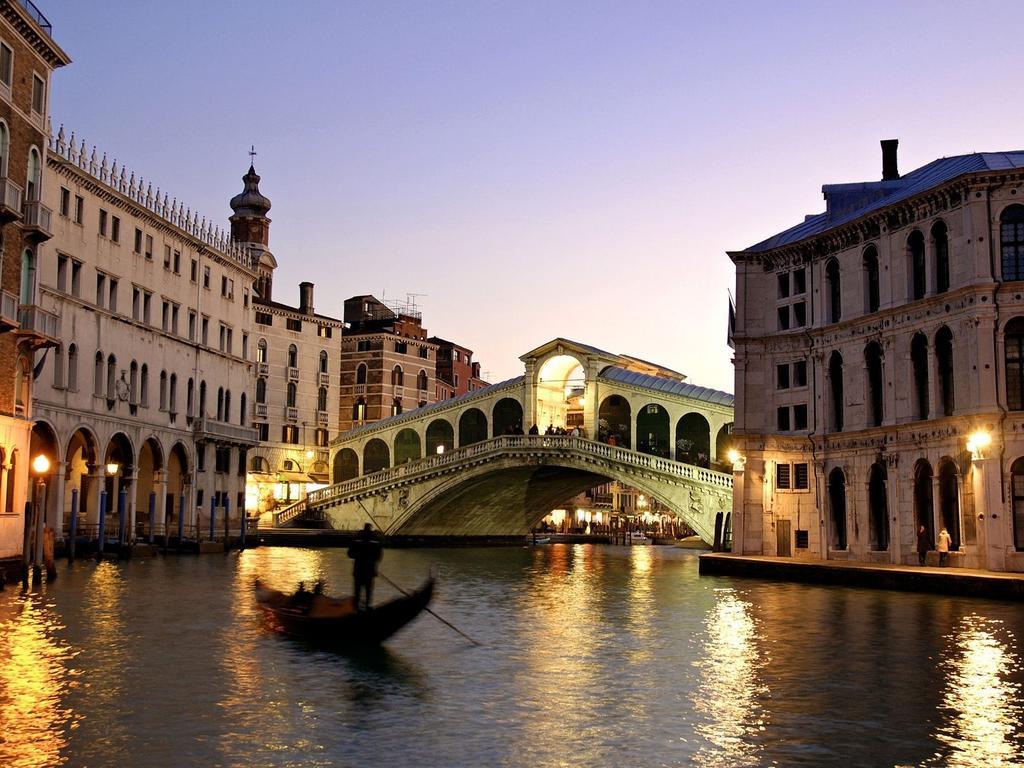 Ai Boteri Hostel Venice Exterior photo