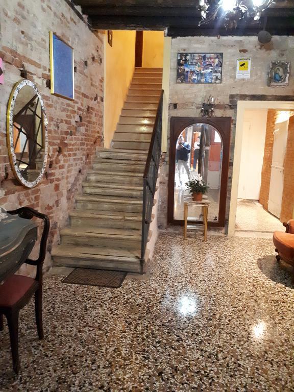 Ai Boteri Hostel Venice Exterior photo