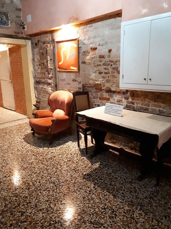 Ai Boteri Hostel Venice Exterior photo
