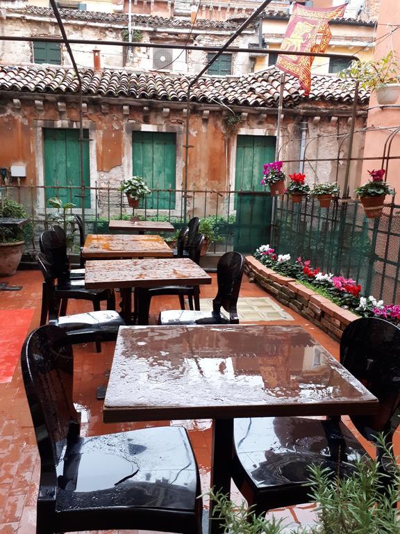 Ai Boteri Hostel Venice Exterior photo